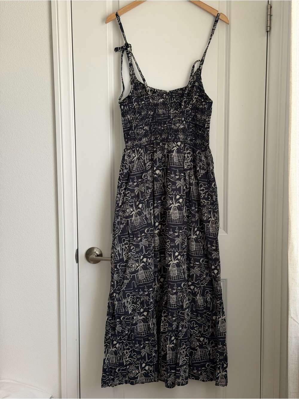 Marine Layer Carmen Smocked Dress in Flores Print, Size Medium - Picture 8 of 8